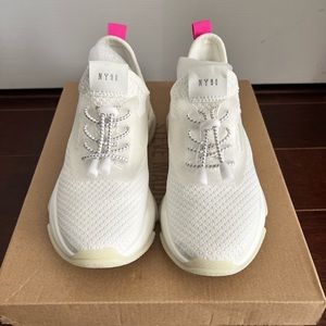 *New* Steve Madden NIB Women’s White Sneaker US Size 6.5